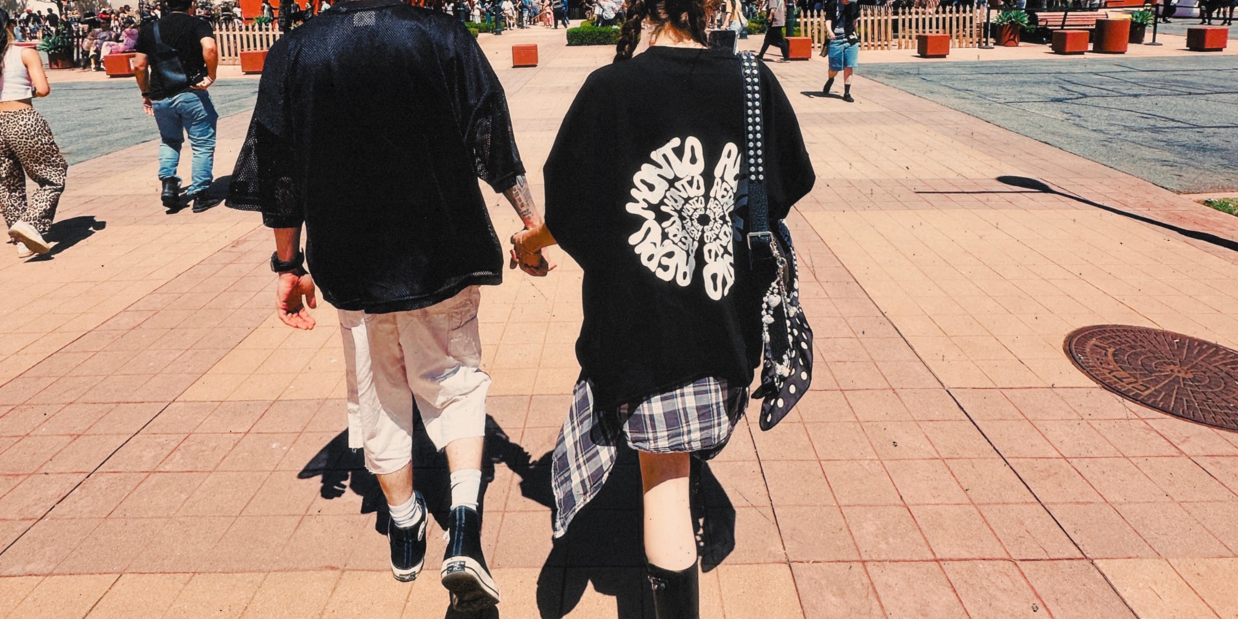 Monto Aeru tee worn out with friends